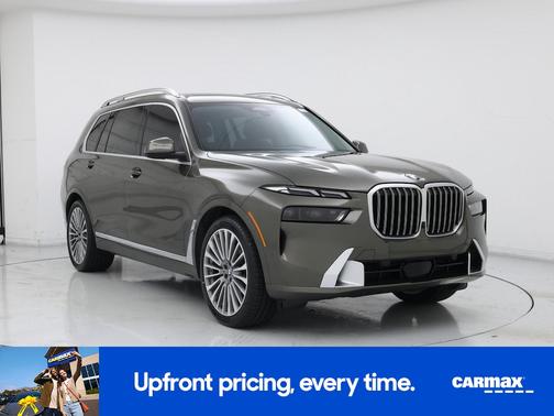 Gray 2024 BMW X7 xDrive40i