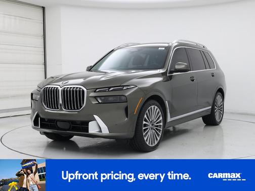 Gray 2024 BMW X7 xDrive40i