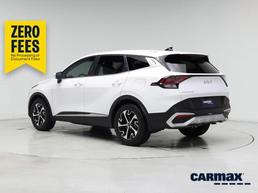 White 2024 Kia Sportage EX