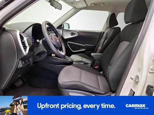 White 2022 Kia Soul LX