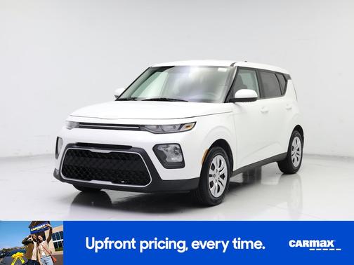 White 2022 Kia Soul LX