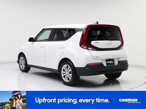 White 2022 Kia Soul LX