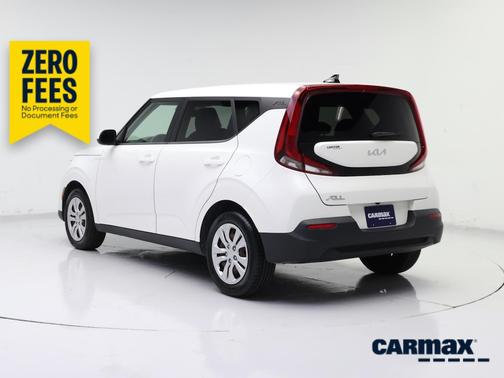 White 2022 Kia Soul LX