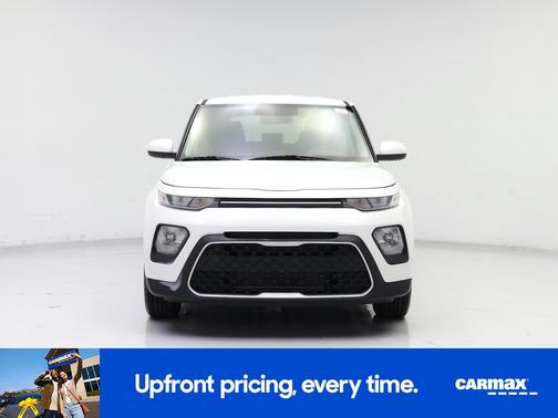 White 2022 Kia Soul LX