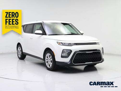 White 2022 Kia Soul LX