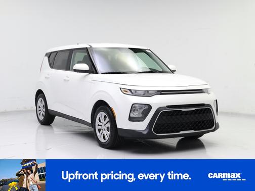 White 2022 Kia Soul LX
