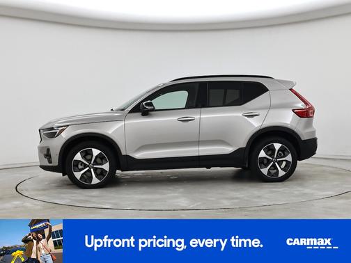 Silver 2025 Volvo XC40 B5 Plus Dark Theme