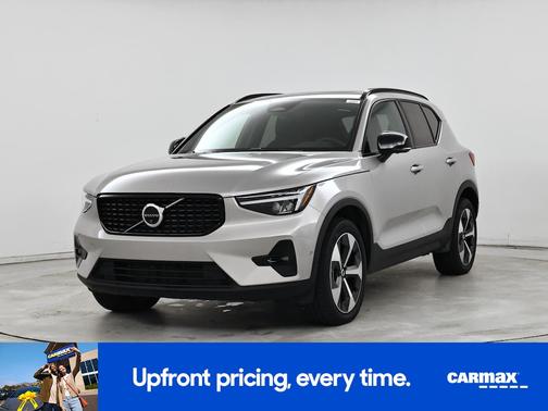 Silver 2025 Volvo XC40 B5 Plus Dark Theme