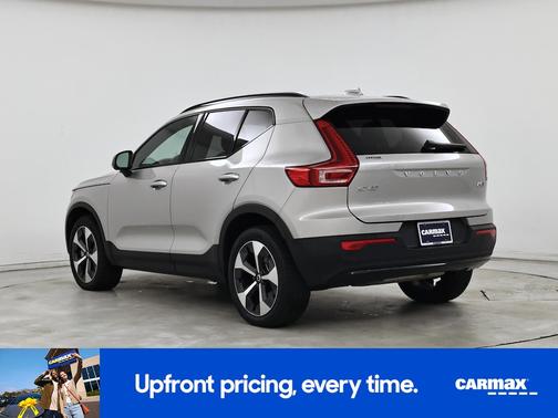 Silver 2025 Volvo XC40 B5 Plus Dark Theme