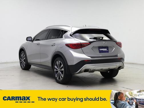 2017 INFINITI QX30 Luxury