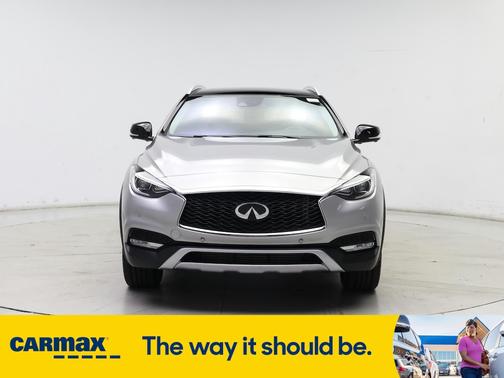 2017 INFINITI QX30 Luxury