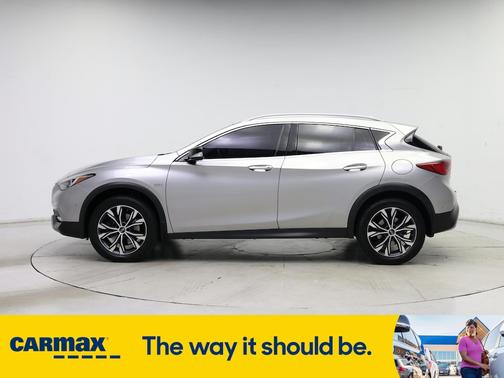 2017 INFINITI QX30 Luxury