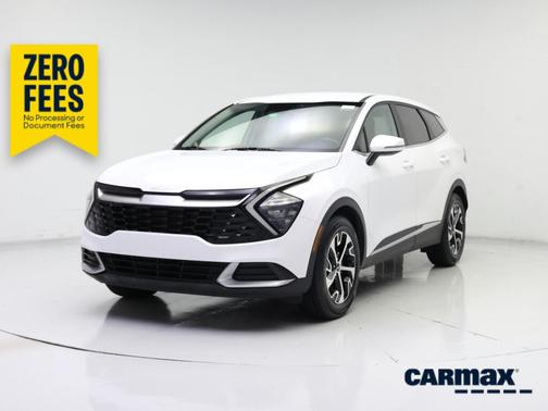 White 2023 Kia Sportage EX