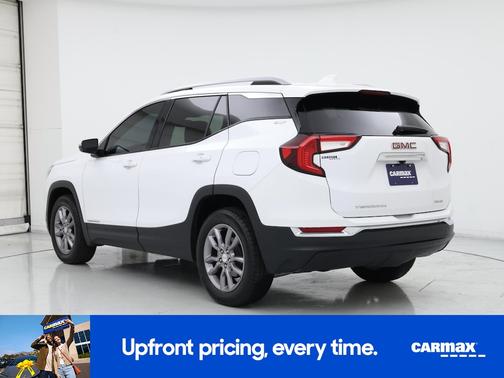 White 2024 GMC Terrain SLT