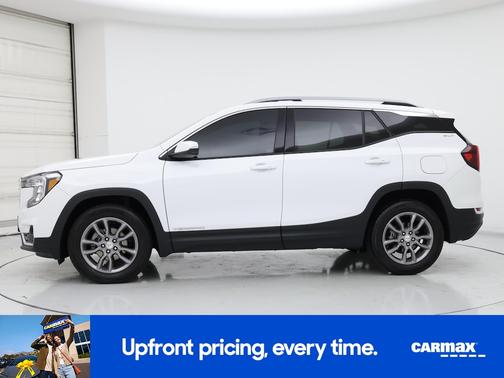 White 2024 GMC Terrain SLT