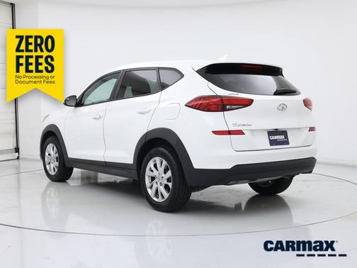 White 2019 Hyundai TUCSON SE