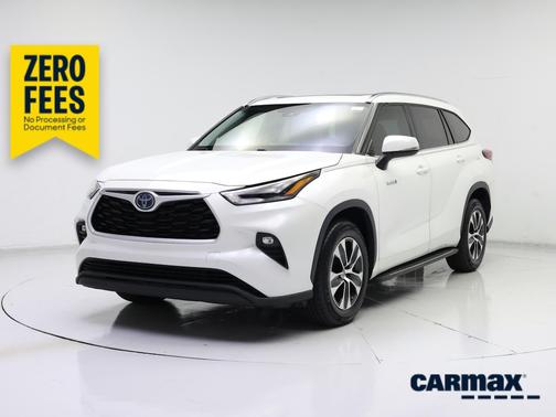 White 2021 Toyota Highlander Hybrid XLE