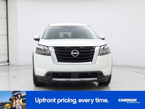 White 2023 Nissan Pathfinder SL