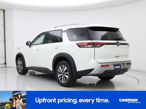 White 2023 Nissan Pathfinder SL