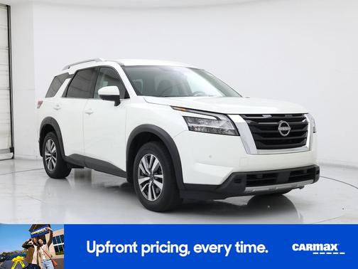 White 2023 Nissan Pathfinder SL