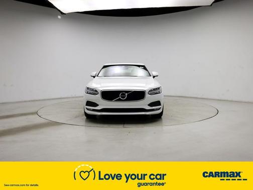 Photo 5 of 28 of 2019 Volvo S90 T6 Momentum