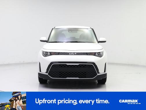 White 2025 Kia Soul LX
