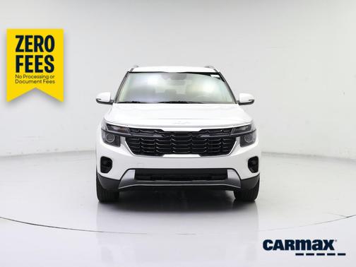 White 2025 Kia Seltos EX