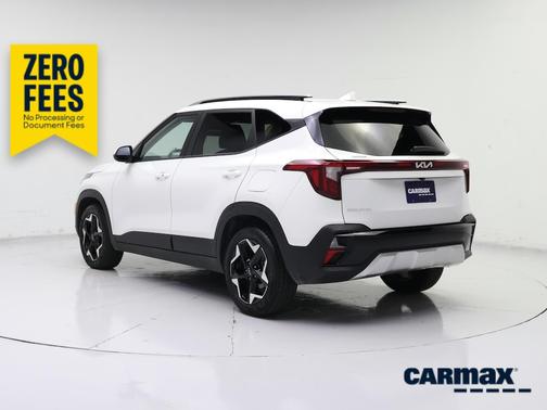 White 2025 Kia Seltos EX