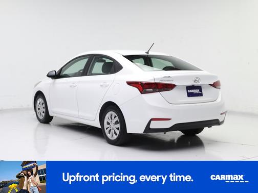 White 2022 Hyundai Accent SE