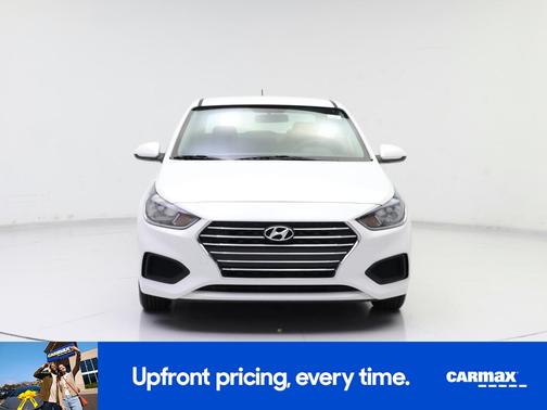 White 2022 Hyundai Accent SE