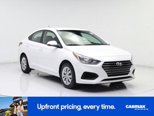 White 2022 Hyundai Accent SE