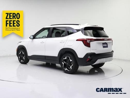 White 2025 Kia Seltos S