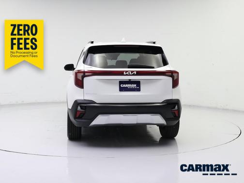 White 2025 Kia Seltos S