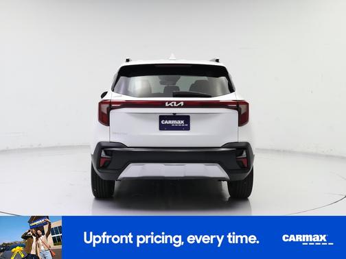 White 2025 Kia Seltos S