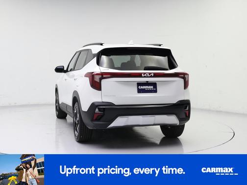 White 2025 Kia Seltos S