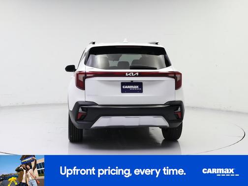 White 2025 Kia Seltos S