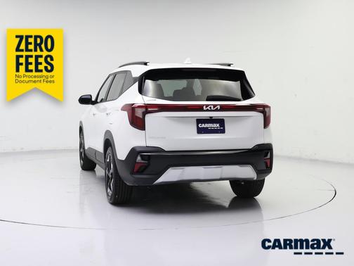 White 2025 Kia Seltos S