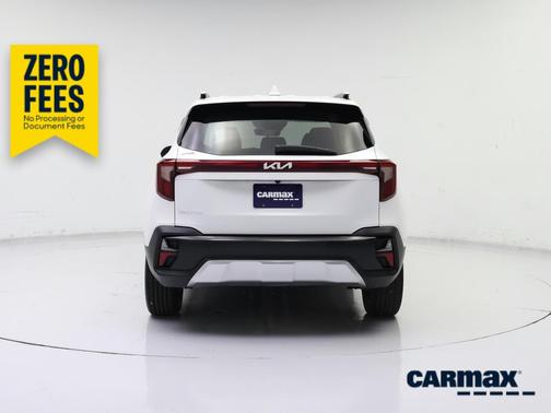 White 2025 Kia Seltos S