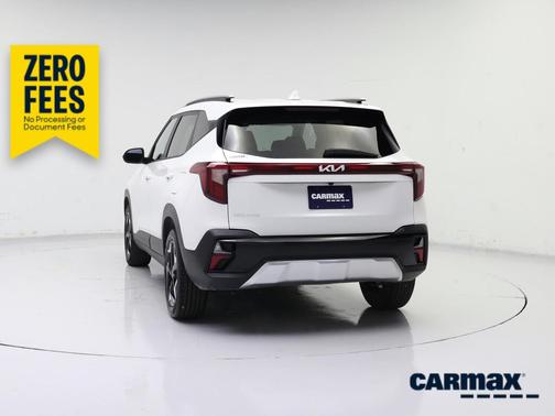 White 2025 Kia Seltos S