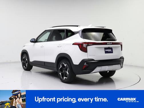 White 2025 Kia Seltos S