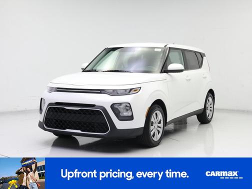 White 2022 Kia Soul LX
