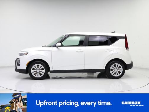 White 2022 Kia Soul LX