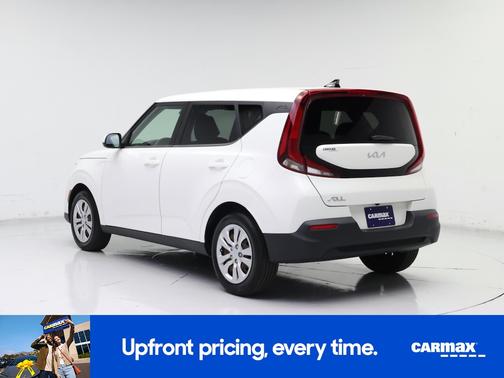 White 2022 Kia Soul LX