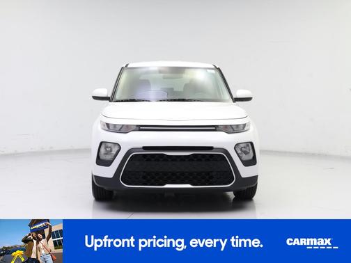 White 2022 Kia Soul LX