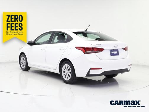White 2022 Hyundai Accent SE