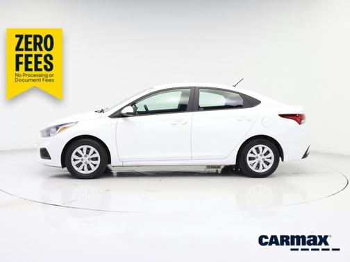 White 2022 Hyundai Accent SE