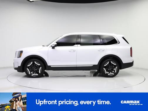 White 2025 Kia Telluride S