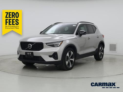 Silver 2025 Volvo XC40 B5 Plus Dark Theme