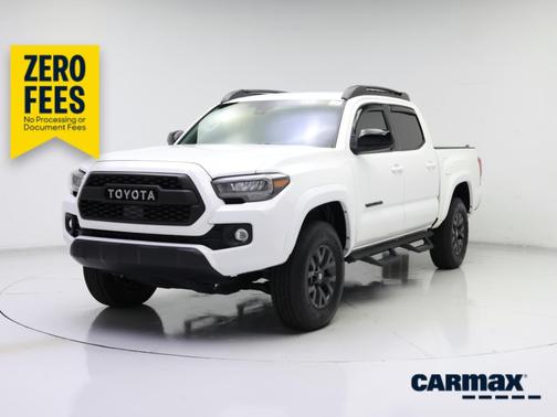 White 2023 Toyota Tacoma SR5