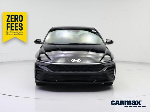 Black 2024 Hyundai ELANTRA SE